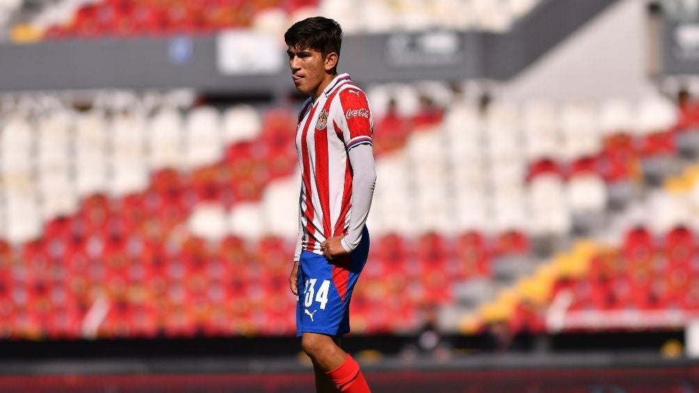 Carlos Salcido Jr. en el partido con Chivas 