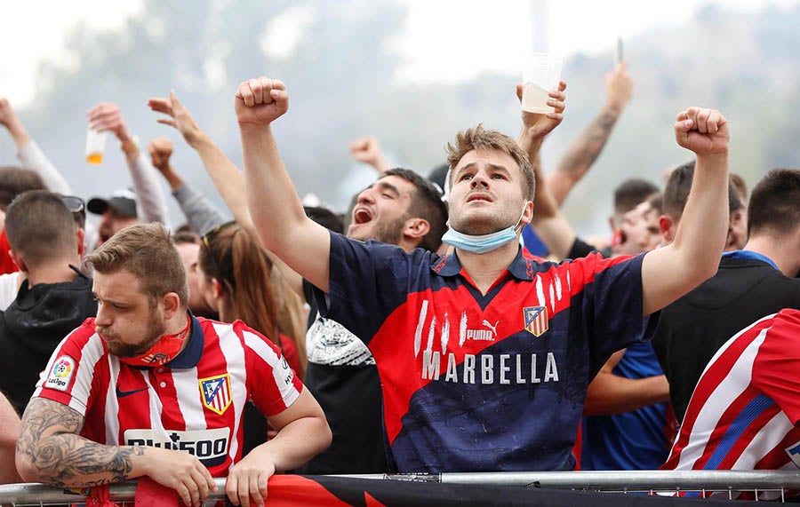 Aficionados colchoneros festejan el título