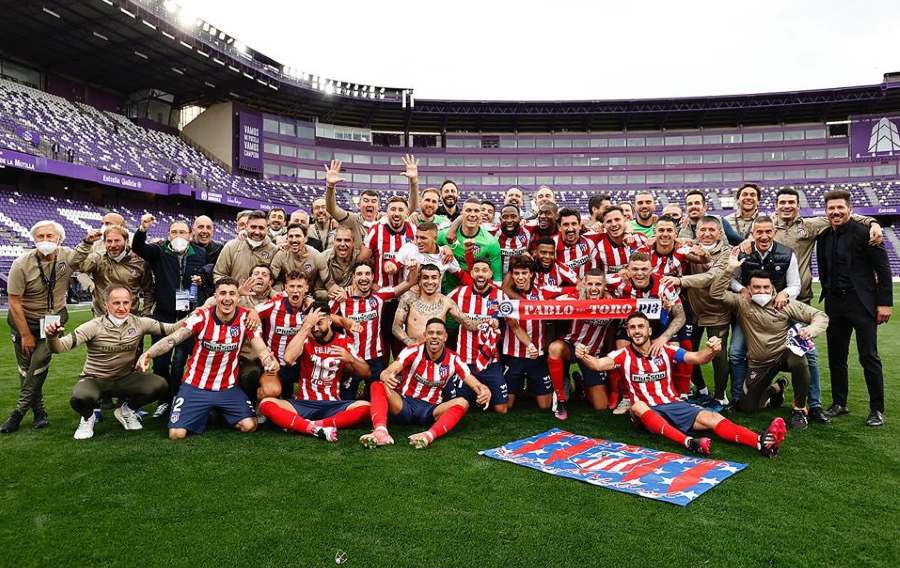 El plantel rojiblanco tras vencer al Valladolid