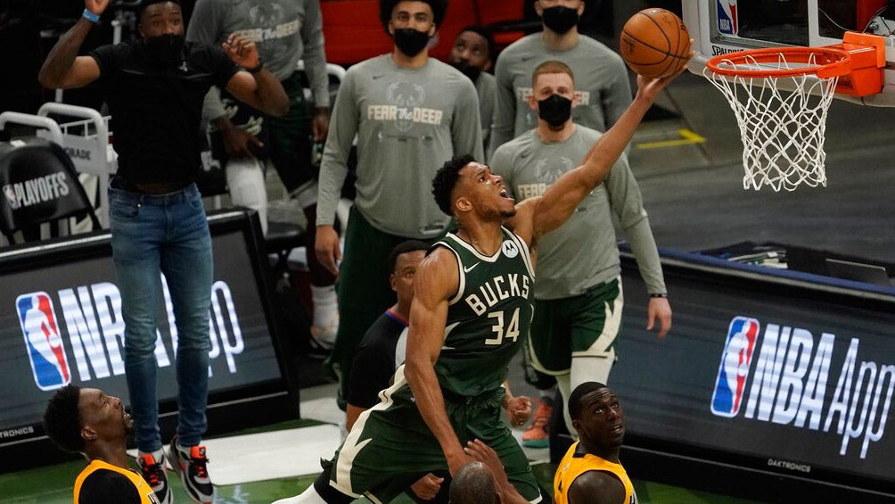 Antetokounmpo en acción con los Bucks