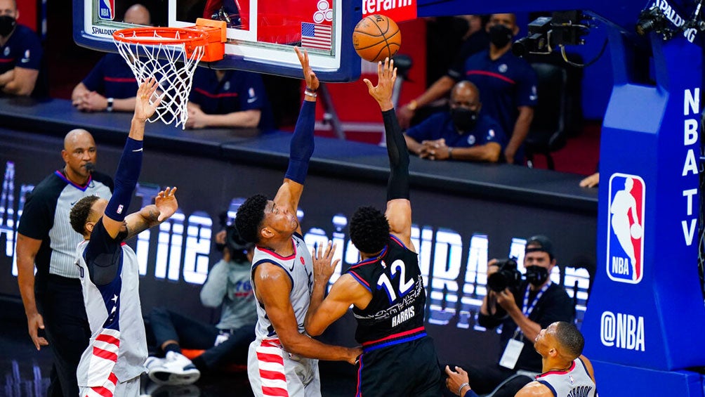 Tobias Harris en festejo de una canasta