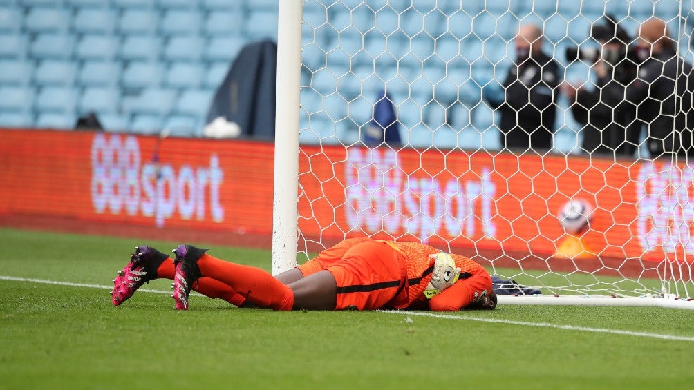 Edouard Mendy se lesiona en encuentro frente al Aston Villa