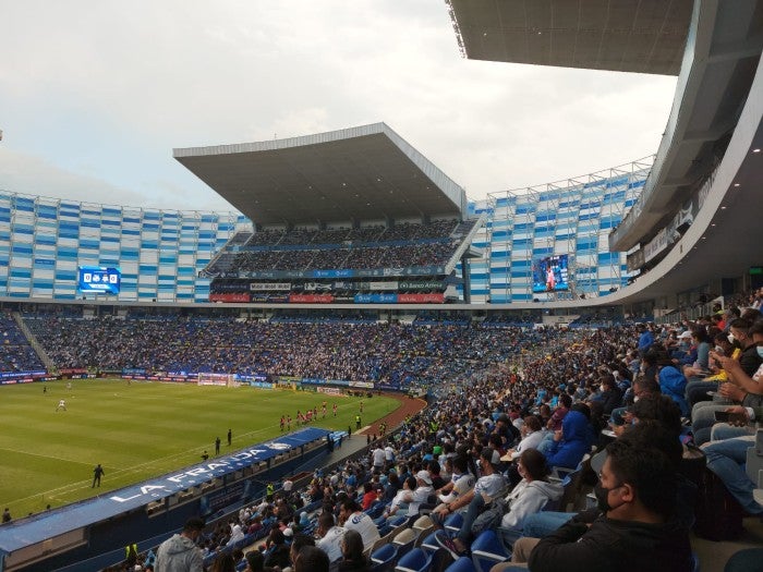 Panorámica de la entrada en el Estadio Cuauhtémoc