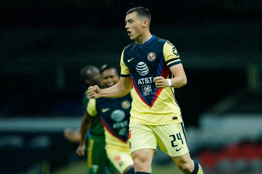 Federico Viñas durante un partido del América