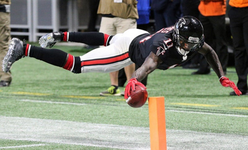 Patriots buscan a Julio Jones