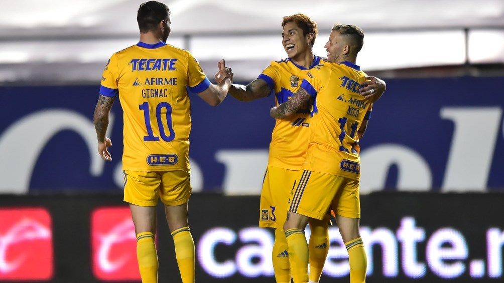 Jugadores de Tigres en festejo