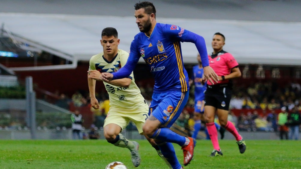 Acción entre América y Tigres en el Azteca