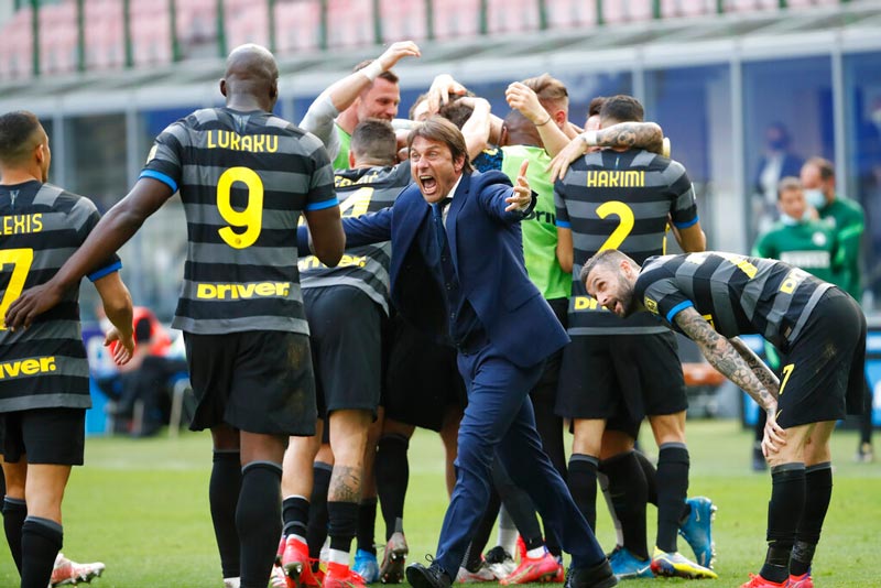 El técnico italiano celebrando un gol