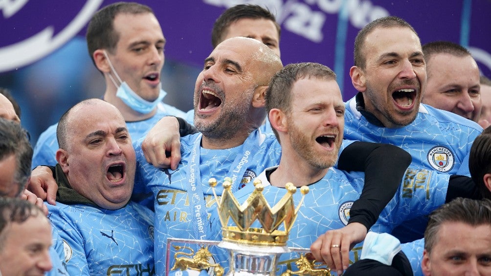 Pep Guardiola celebra con el Manchester City el título de la Premier League