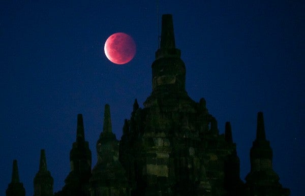 Eclipse lunar y superluna desde Indonesia