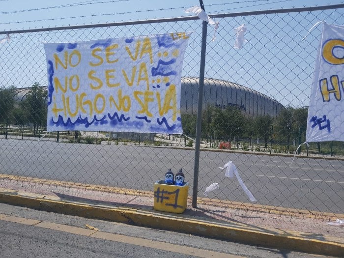 Mensajes a Hugo González de la afición de Tigres