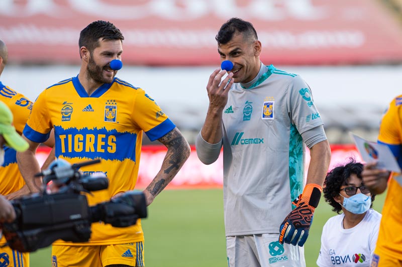 El francés y Nahuel Guzmán antes de un partido con Tigres