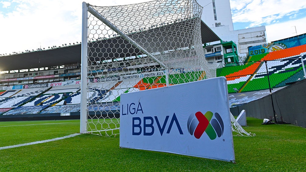 Pancarta de la Liga MX en el Estadio León