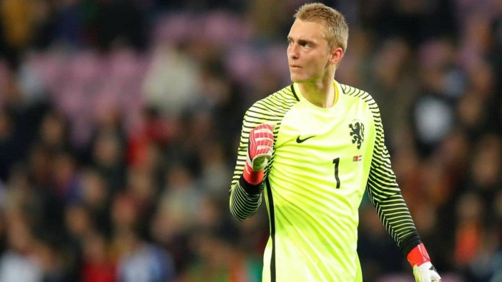 Jasper Cillessen en acción con Países Bajos