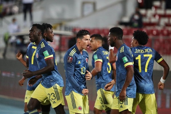 James Rodríguez celebra con la selección colombiana