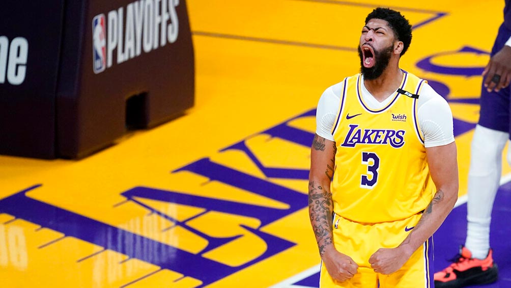 Los Angeles Lakers venció a Phoenix Suns y tomó ventaja en la serie