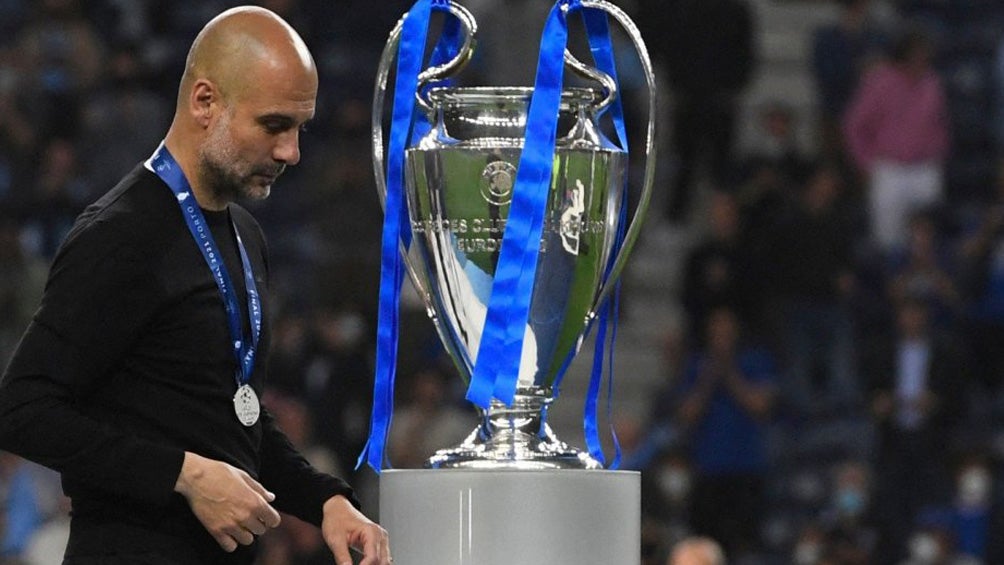 Pep Guardiola, tras recibir su medalla de segundo lugar