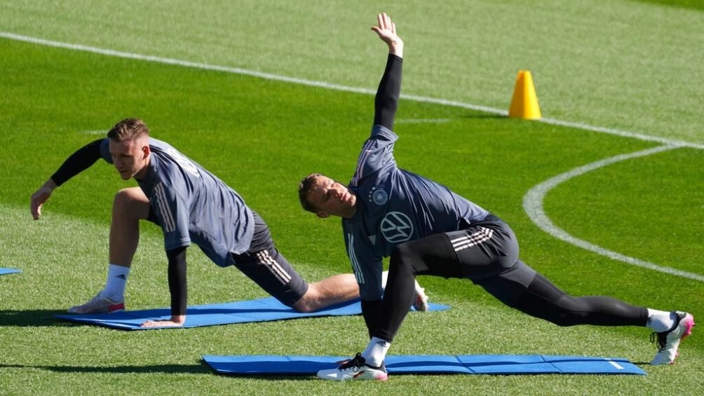 Manuel Neuer en un entrenamiento con Alemania