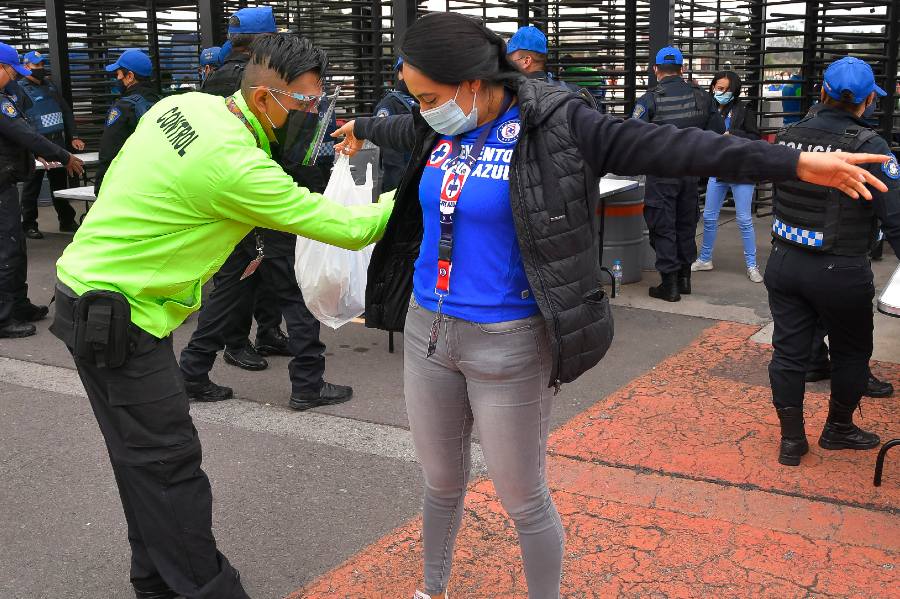 Medidas sanitarias al ingreso del Azteca