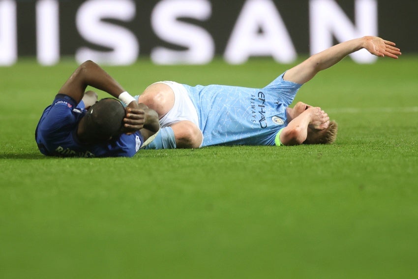 Rudiger y Kevin De Bruyne tras un choque