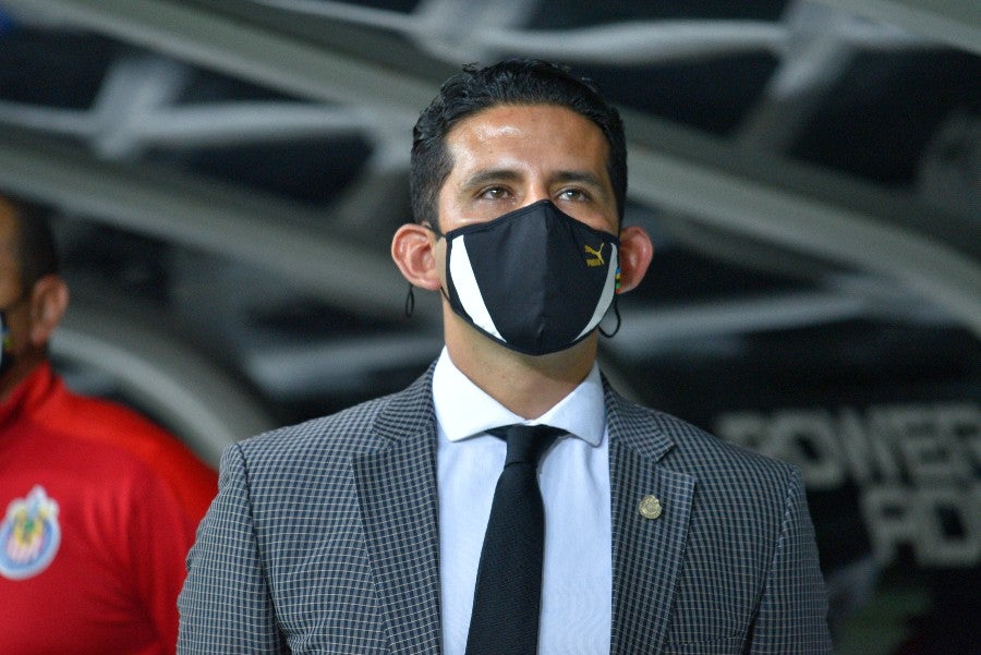 Edgar Mejía durante un partido con Chivas Femenil