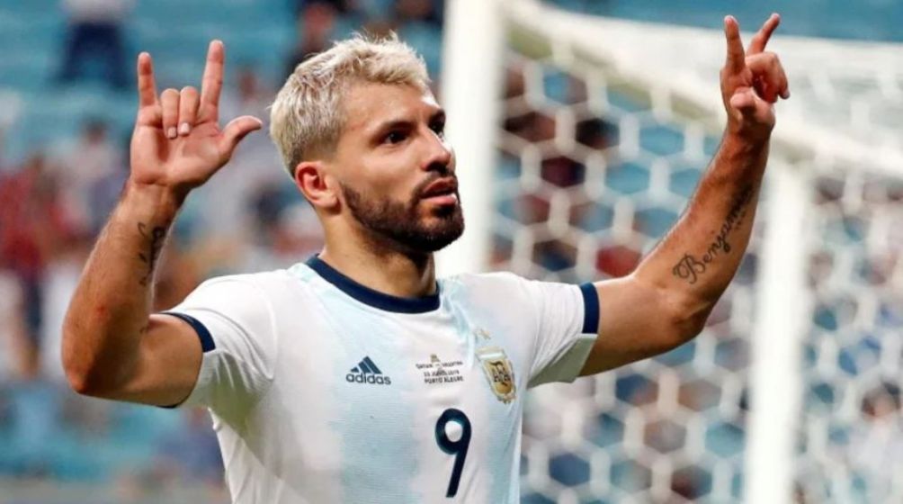 Kun Agüero en festejo con la selección argentina