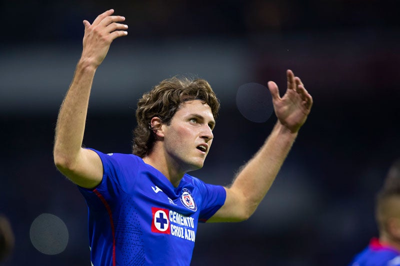 El futbolista de Cruz Azul celebrando el triunfo en la Final