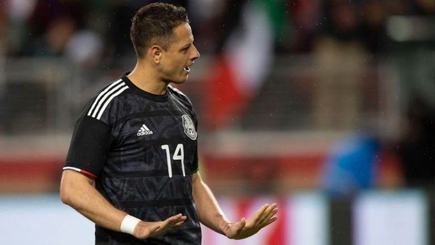 Chicharito Hernández en un partido de la Selección Mexicana