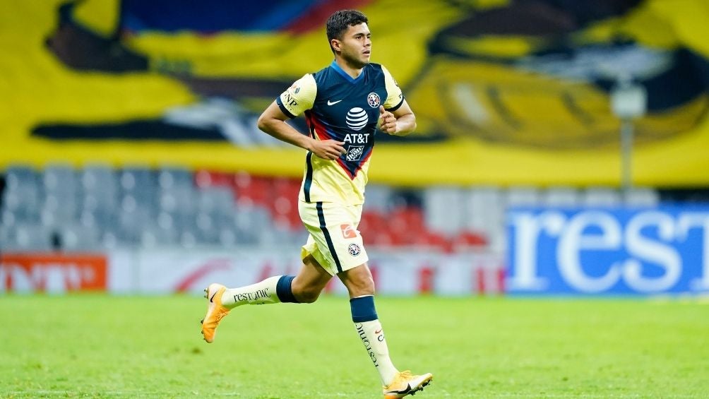 Alan Medina en un partido con América 