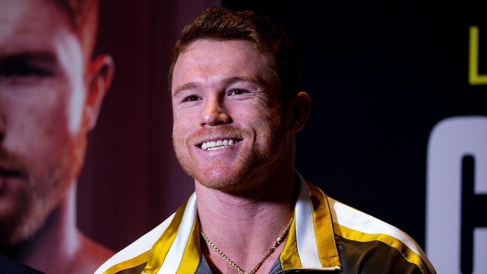 Canelo Álvarez durante un evento 