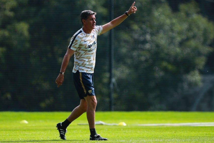 Míchel durante un entrenamiento de los Pumas