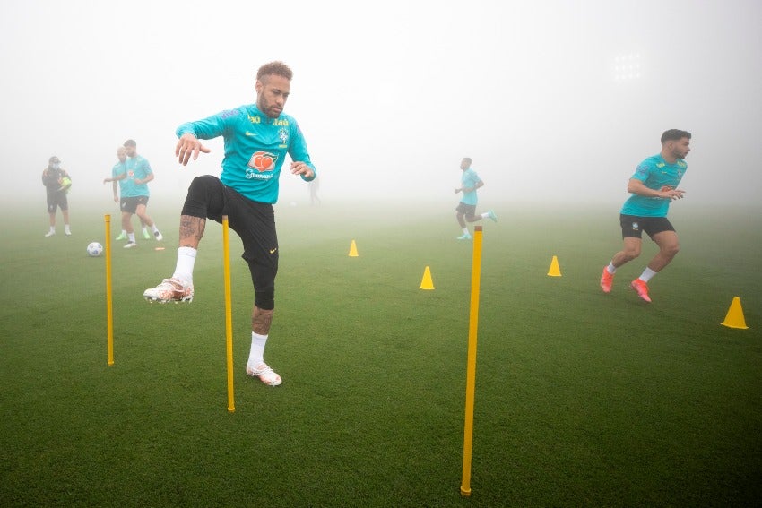 Neymar en un entrenamiento con la Selección Brasileña