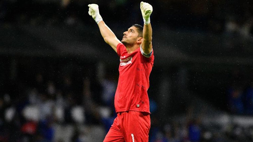 José de Jesús Corona celebra gol ante Santos