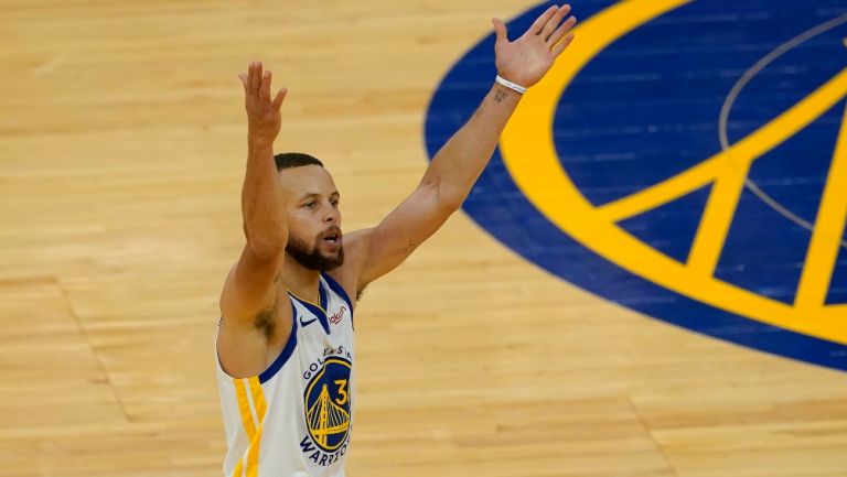 Stephen Curry en acción con Golden State