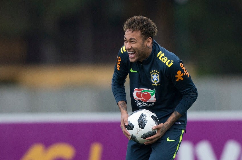 Neymar en un entrenamiento con la Selección Brasileña