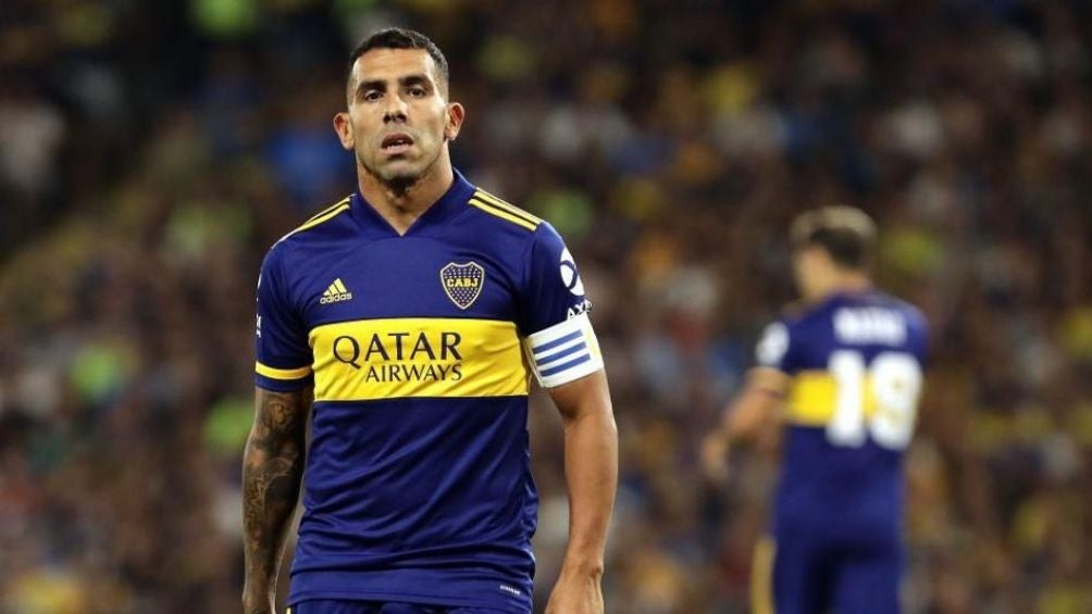 Carlos Tevez en un partido con Boca