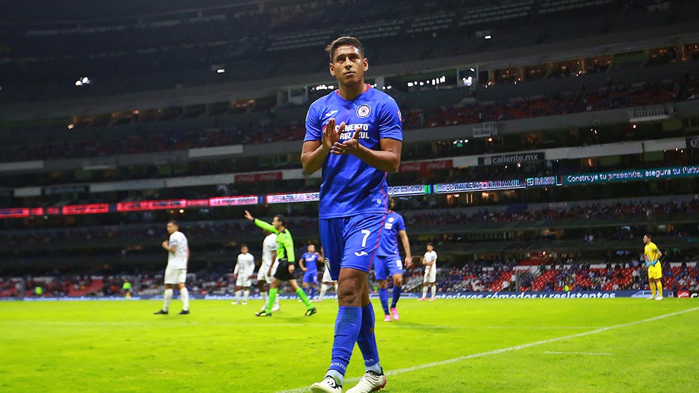 Luis Romo en un partido con Cruz Azul