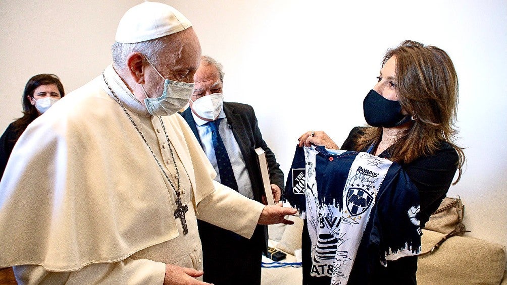 Rayados: Papa Francisco recibió playera de La Pandilla