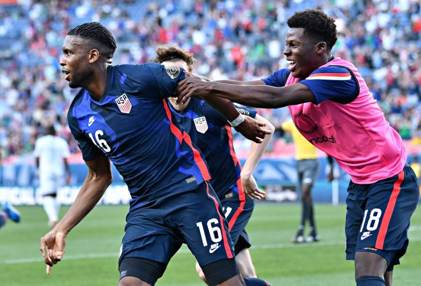 Jugadores de Estados Unidos, en festejo de gol