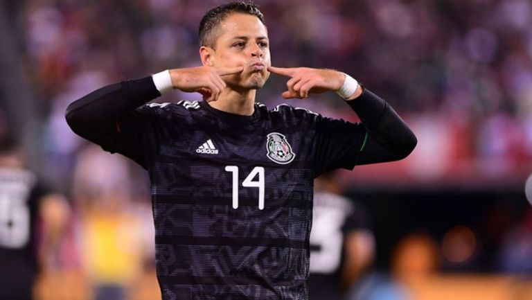 Javier 'Chicharito' Hernández celebra un gol con el Tri 