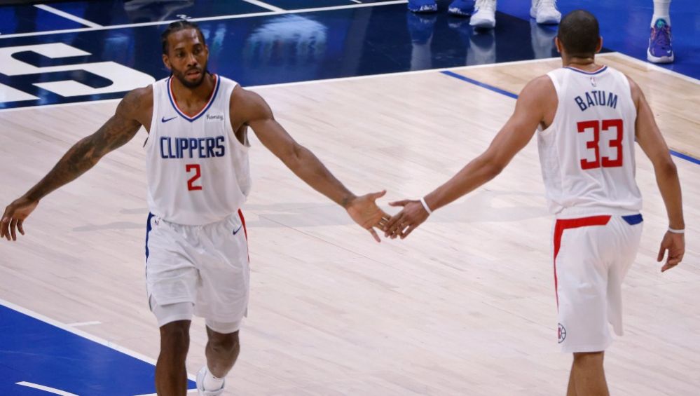 Kawhi Leonard en festejo con Los Ángeles