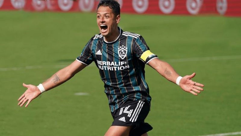 Chicharito Hernández celebra un gol con el Galaxy