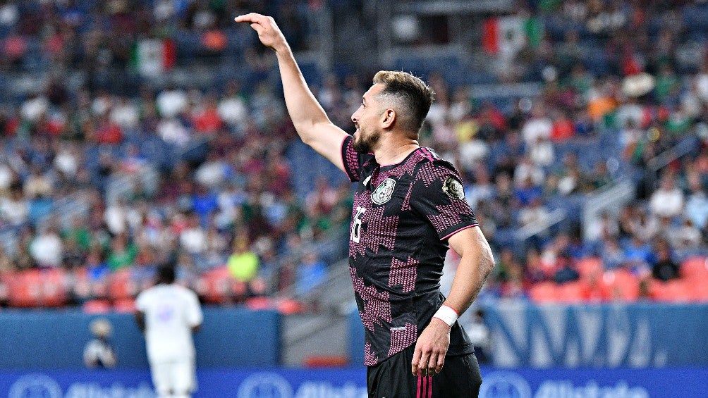 Héctor Herrera durante un partido con el Tri