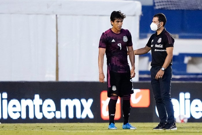 JJ Macías y Jaime Lozano hablando en un partido