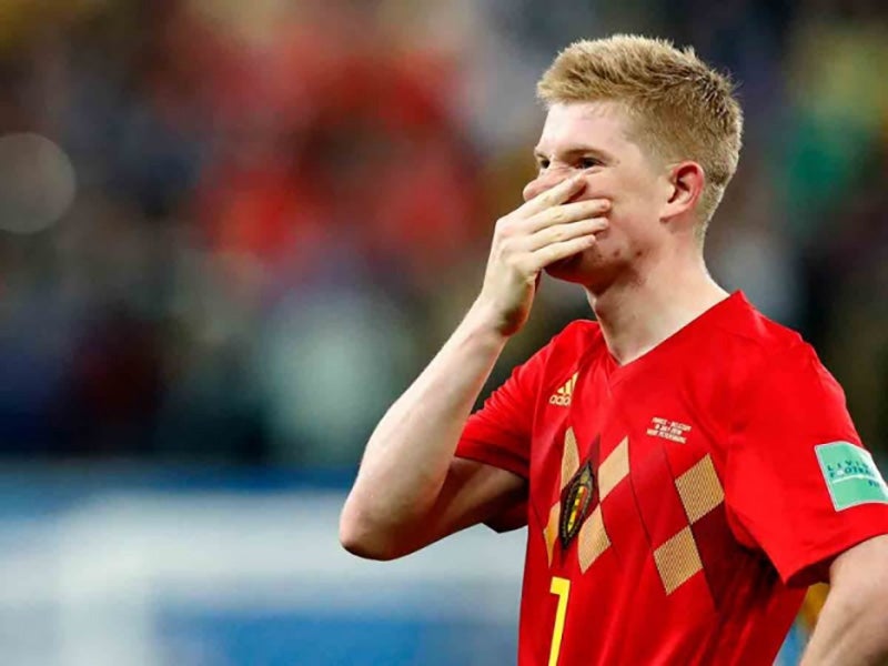 Kevin de Bruyne durante un duelo con Bélgica