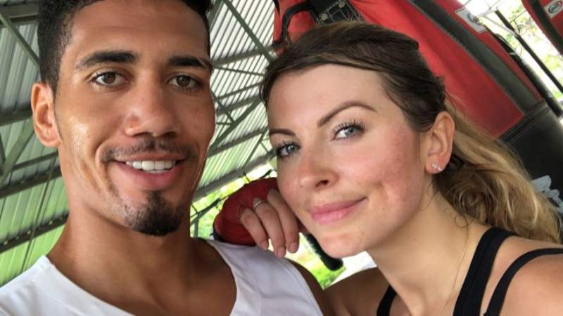 Smalling y su pareja en vacaciones