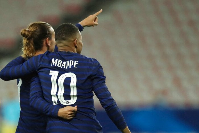 Griezmann y Mbappé en festejo