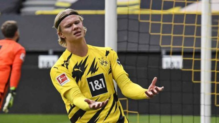 Erling Haaland reacciona en partido con el Borussia Dortmund