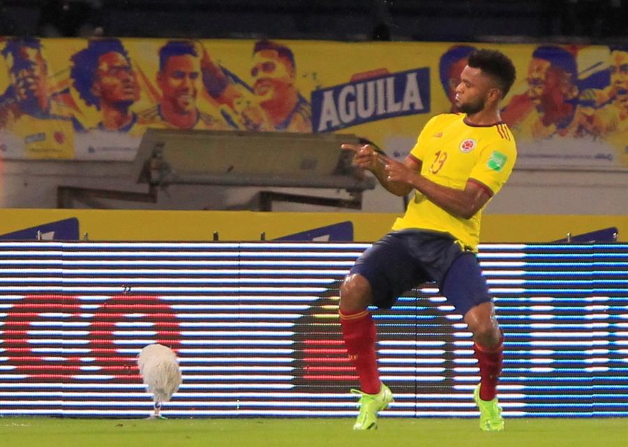 Miguel Borja celebrando el gol del empate vs Argentina