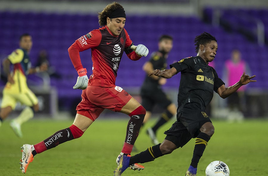 Guillermo Ochoa en juego ante el LAFC